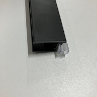 Frost Golvprofil 115Cm Svart Med Omega Tätning Mot Golv